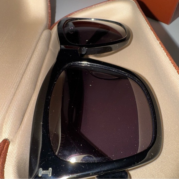 Illesteva Los Feliz Sunglasses - Black/Grey - Picture 14 of 14